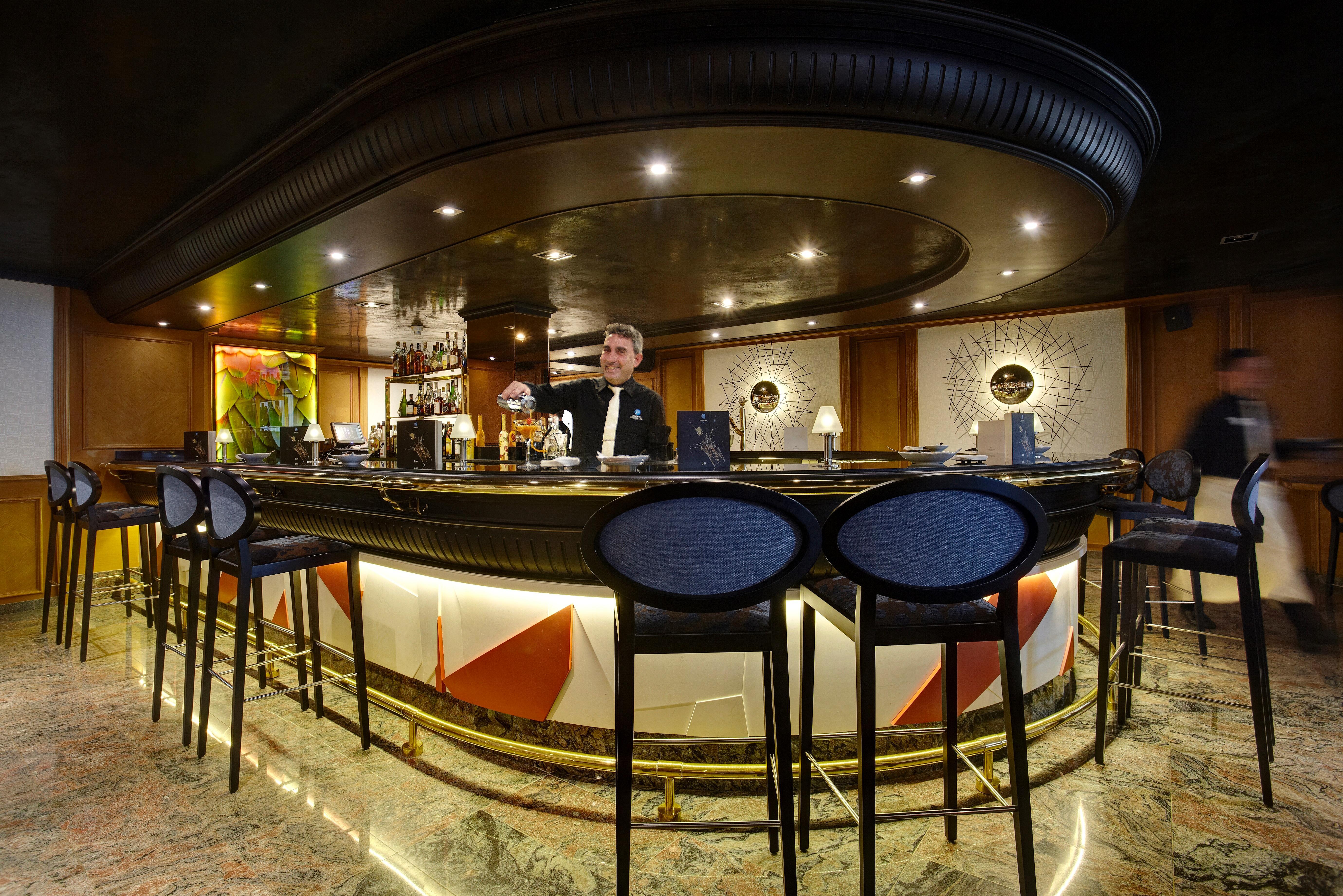 Grupotel Parc Natural & Spa Playa de Muro  Ngoại thất bức ảnh A bar on a cruise ship