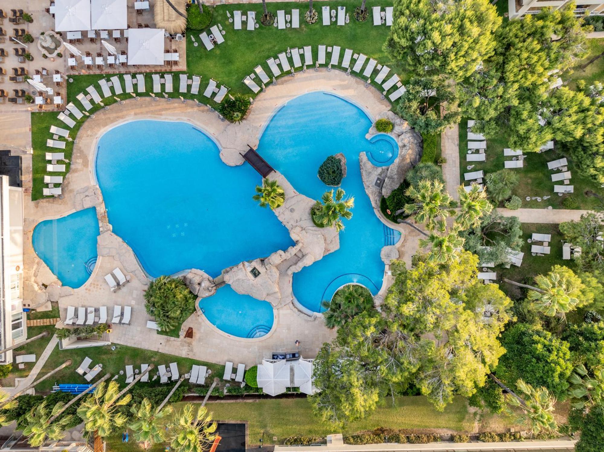 Grupotel Parc Natural & Spa Playa de Muro  Ngoại thất bức ảnh Aerial view of the pool