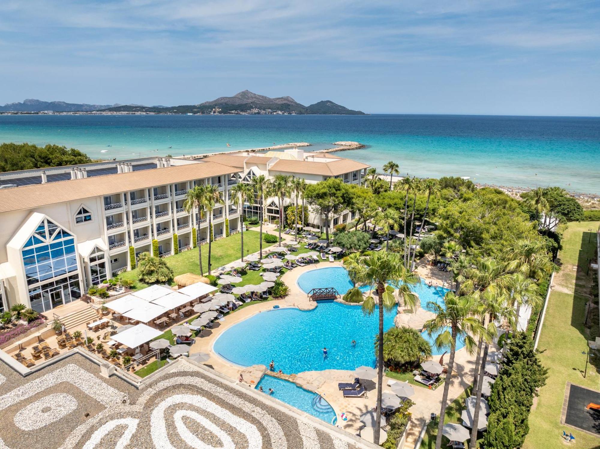 Grupotel Parc Natural & Spa Playa de Muro  Ngoại thất bức ảnh Aerial view of the hotel