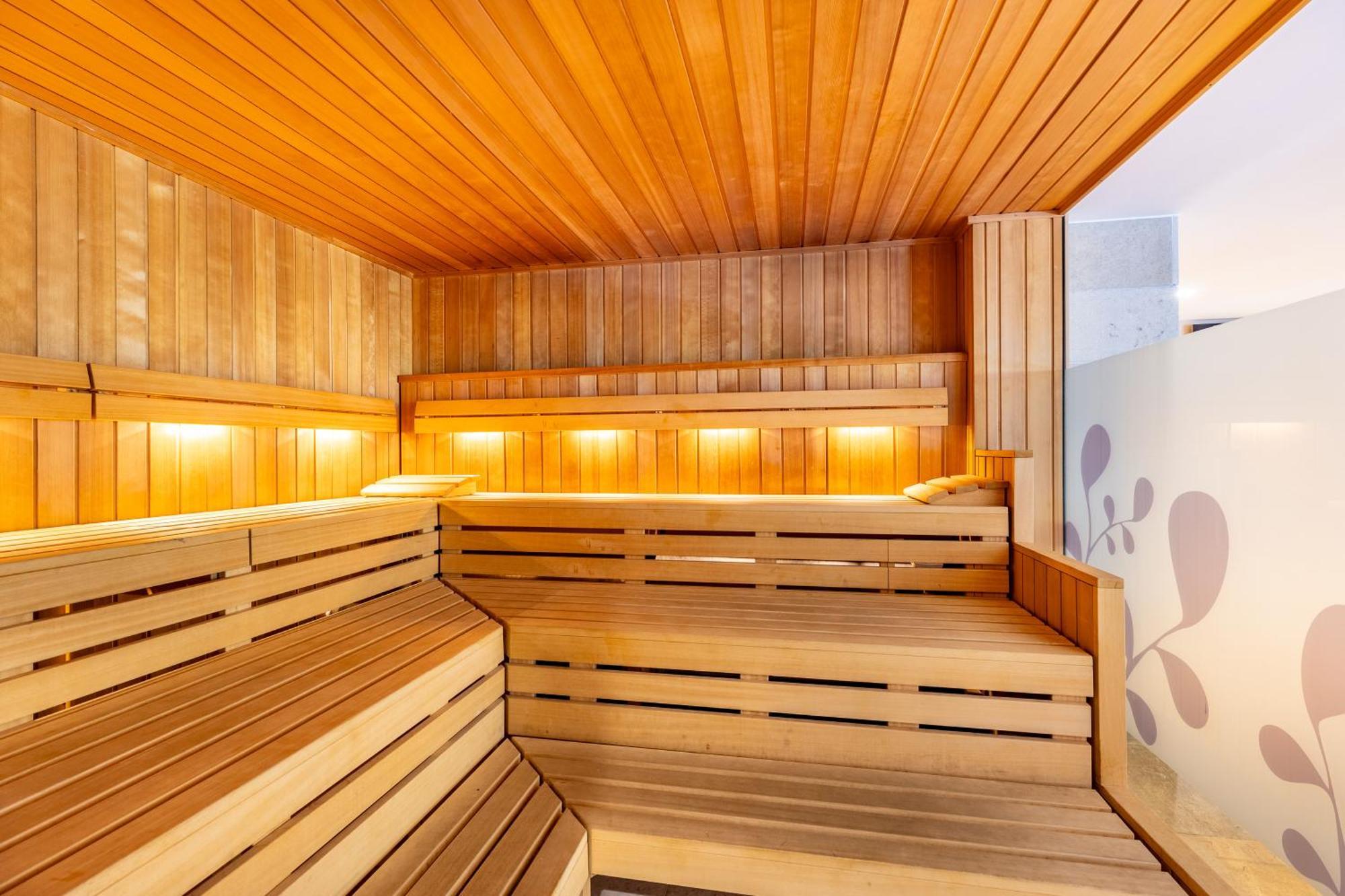 Grupotel Parc Natural & Spa Playa de Muro  Ngoại thất bức ảnh A modern Finnish sauna