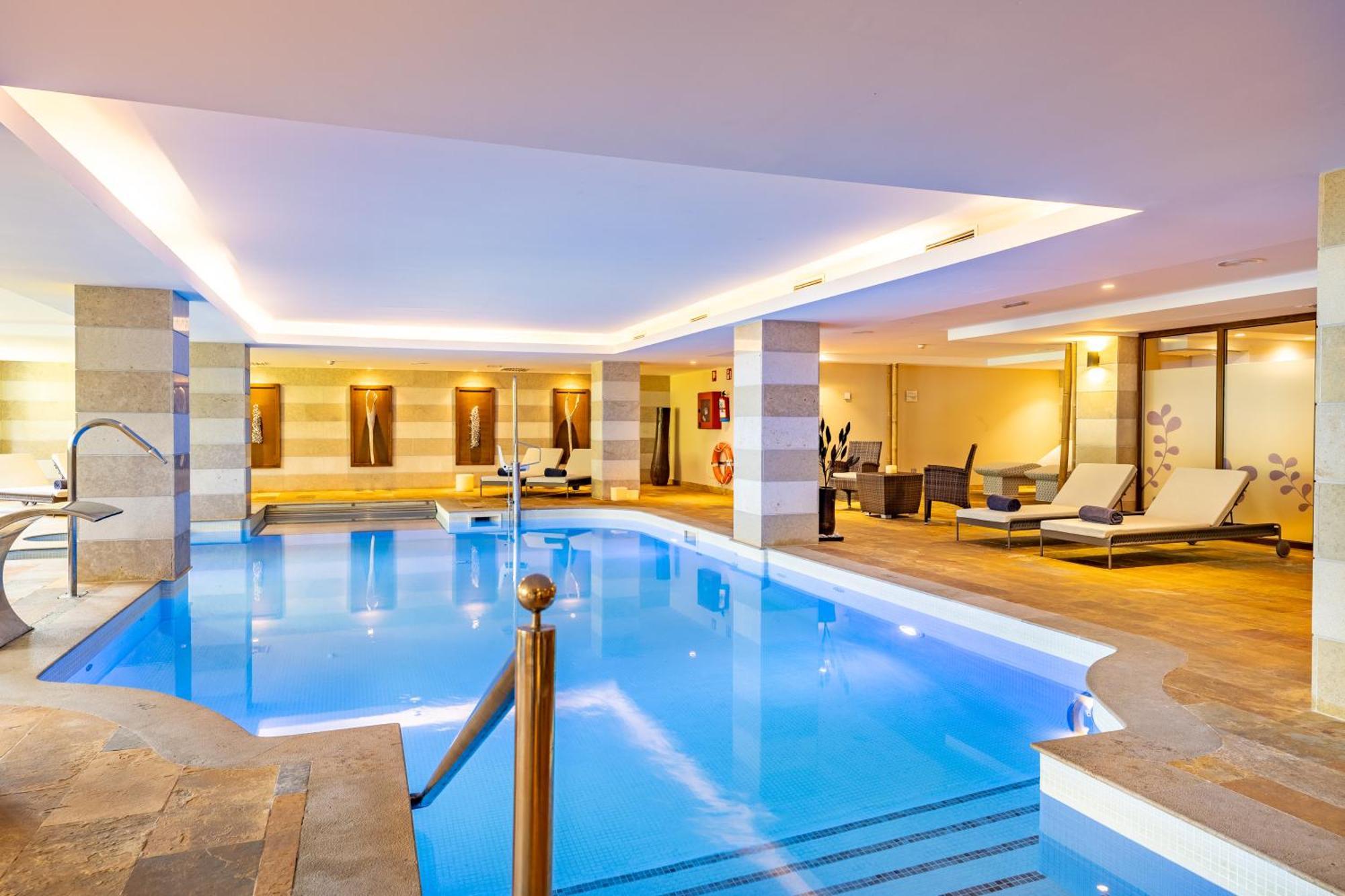 Grupotel Parc Natural & Spa Playa de Muro  Ngoại thất bức ảnh The swimming pool at the hotel