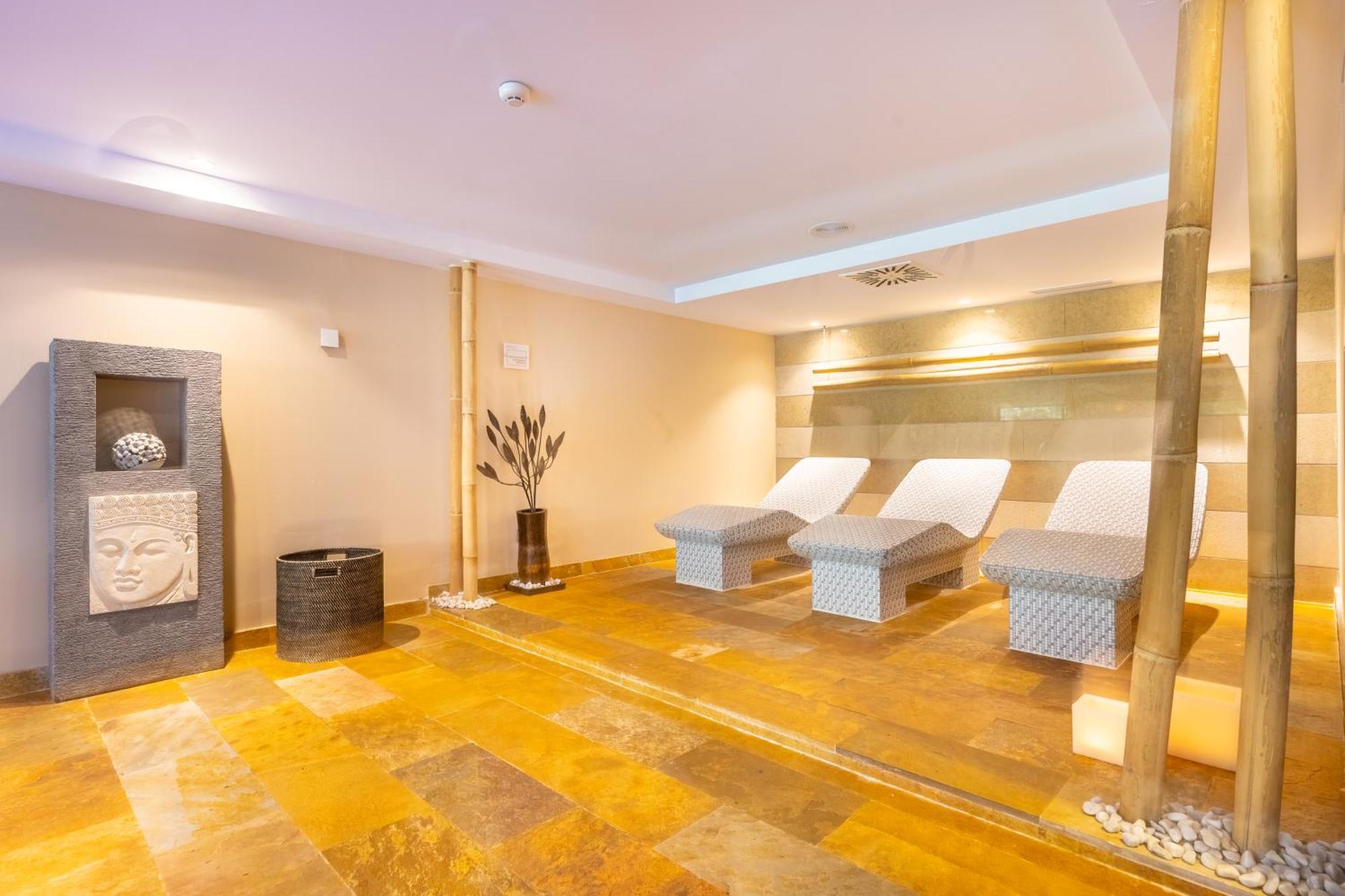Grupotel Parc Natural & Spa Playa de Muro  Ngoại thất bức ảnh A relaxation room at a spa