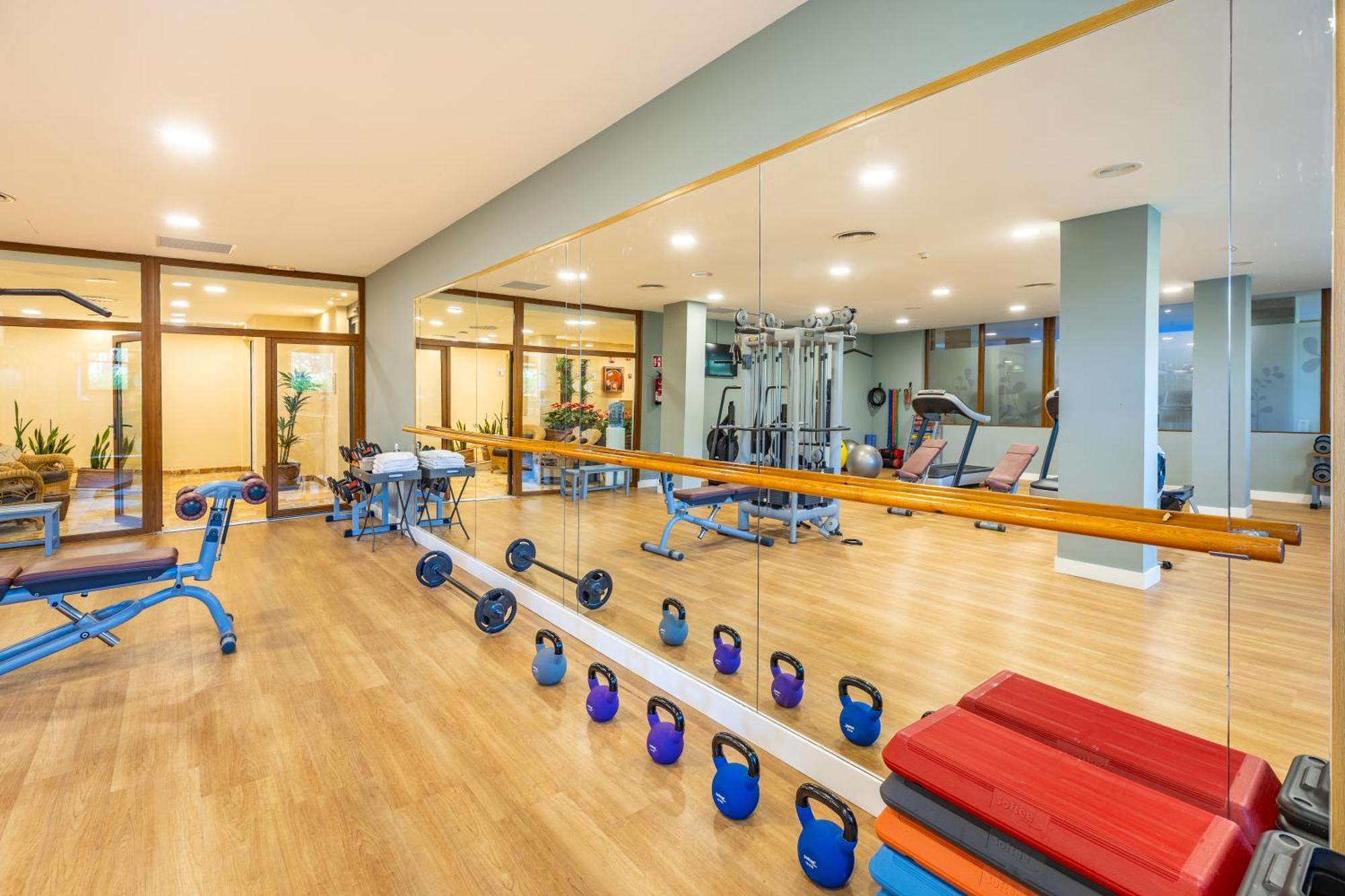 Grupotel Parc Natural & Spa Playa de Muro  Ngoại thất bức ảnh The gym at the hotel