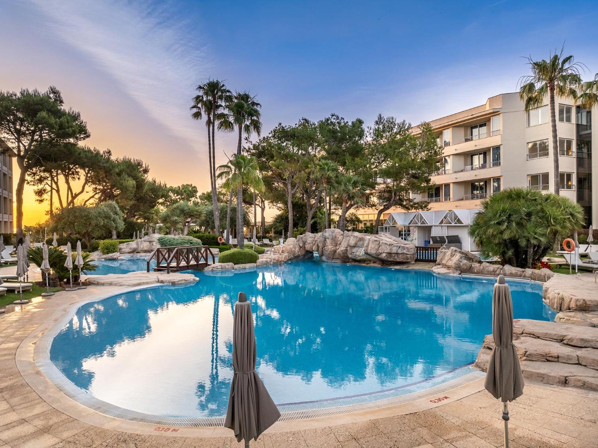 Grupotel Parc Natural & Spa Playa de Muro  Ngoại thất bức ảnh The pool at the hotel