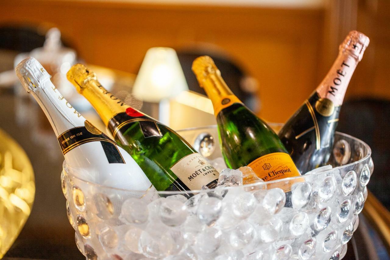 Grupotel Parc Natural & Spa Playa de Muro  Ngoại thất bức ảnh Champagne bottles in an ice bucket
