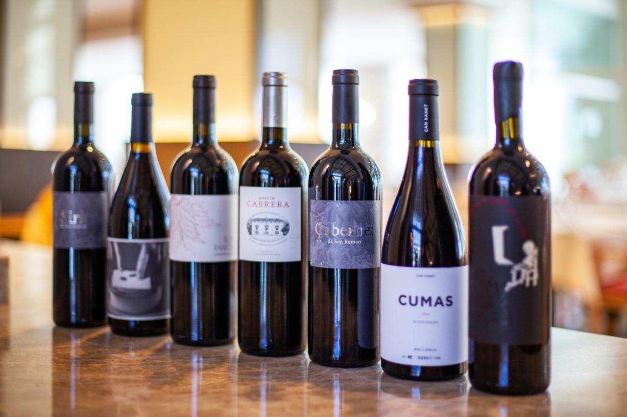 Grupotel Parc Natural & Spa Playa de Muro  Ngoại thất bức ảnh A selection of California wine